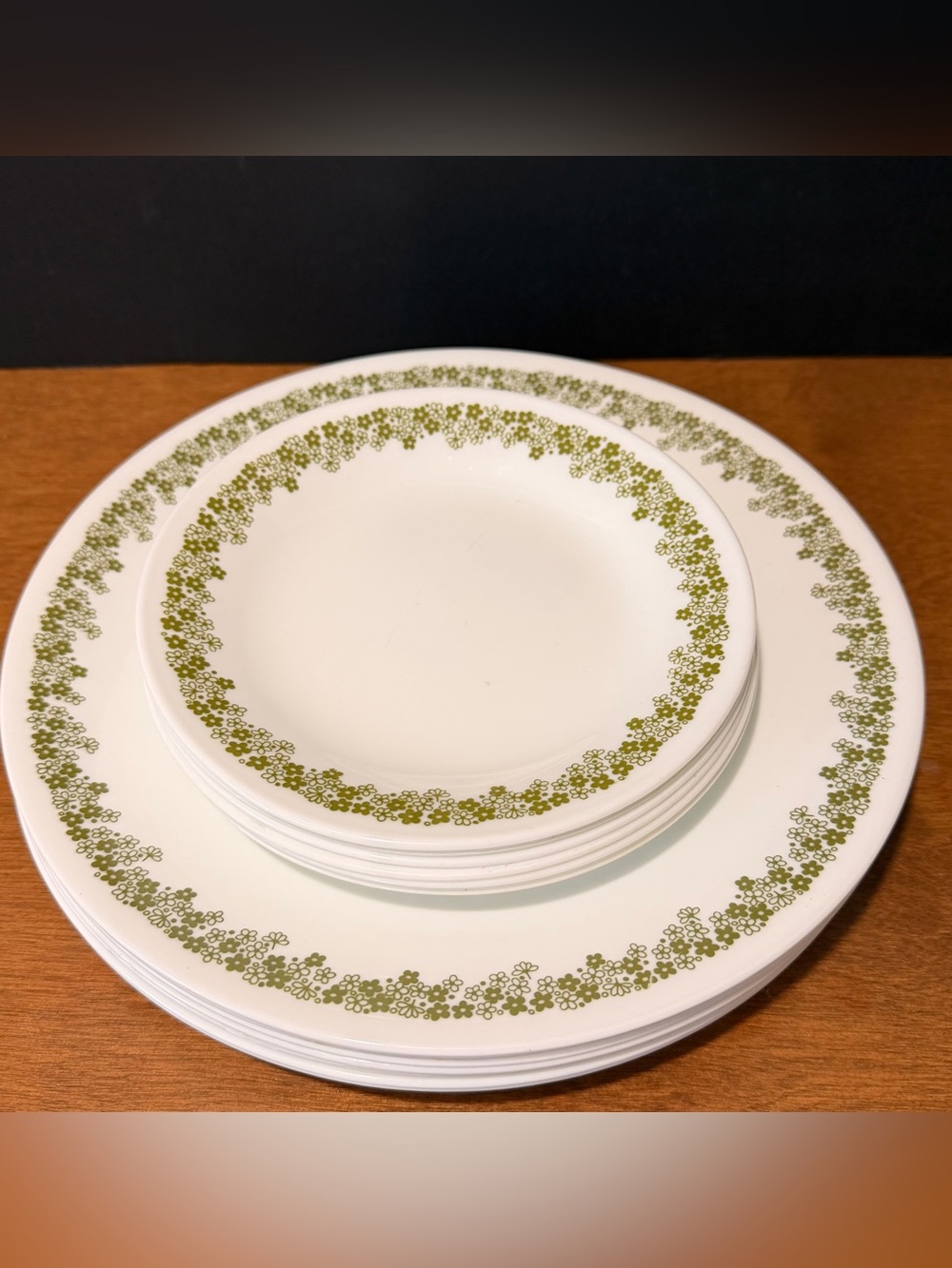 Vintage Corelle Spring Blossom Green Crazy Daisy Plates Set of 13 good condition